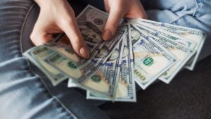 Mejora en el empleo de mexicanos en EE. UU. impulsa las remesas, +3.8 % en mayo