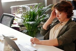 Vacaciones sí, desconexión no: uno de cada diez trabajadores aprovecha sus días libres para trabajar