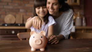 Día Mundial del Ahorro: cómo fomentar hábitos financieros desde la infancia