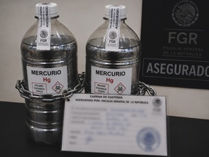Detienen a uno y presentan denuncia por transporte de mercurio, en Pinal de Amoles, Querétaro