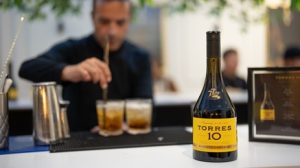 Celebran 77 aniversario de Bodegas Alianza y se lanza edición especial de Torres 10
