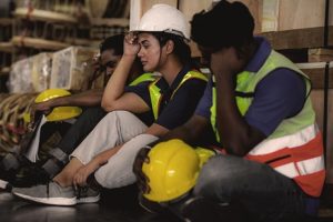 El cansancio constante no debe normalizarse: especialistas llaman a reconocer las señales del agotamiento laboral
